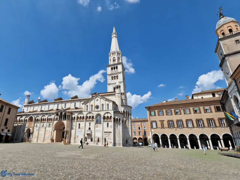 Модена – от средновековието към класическата музика, червени страсти и балсамов оцет.&nbsp;Карта