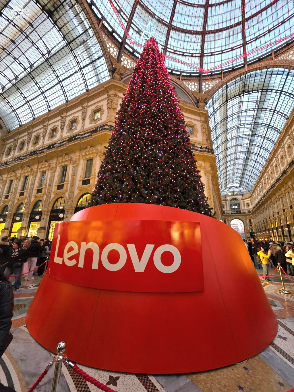 КОЛЕДНОТО ДЪРВО НА PIAZZA DUOMO И В ГАЛЕРИЯ VITTORIO&nbsp;EMANUELE